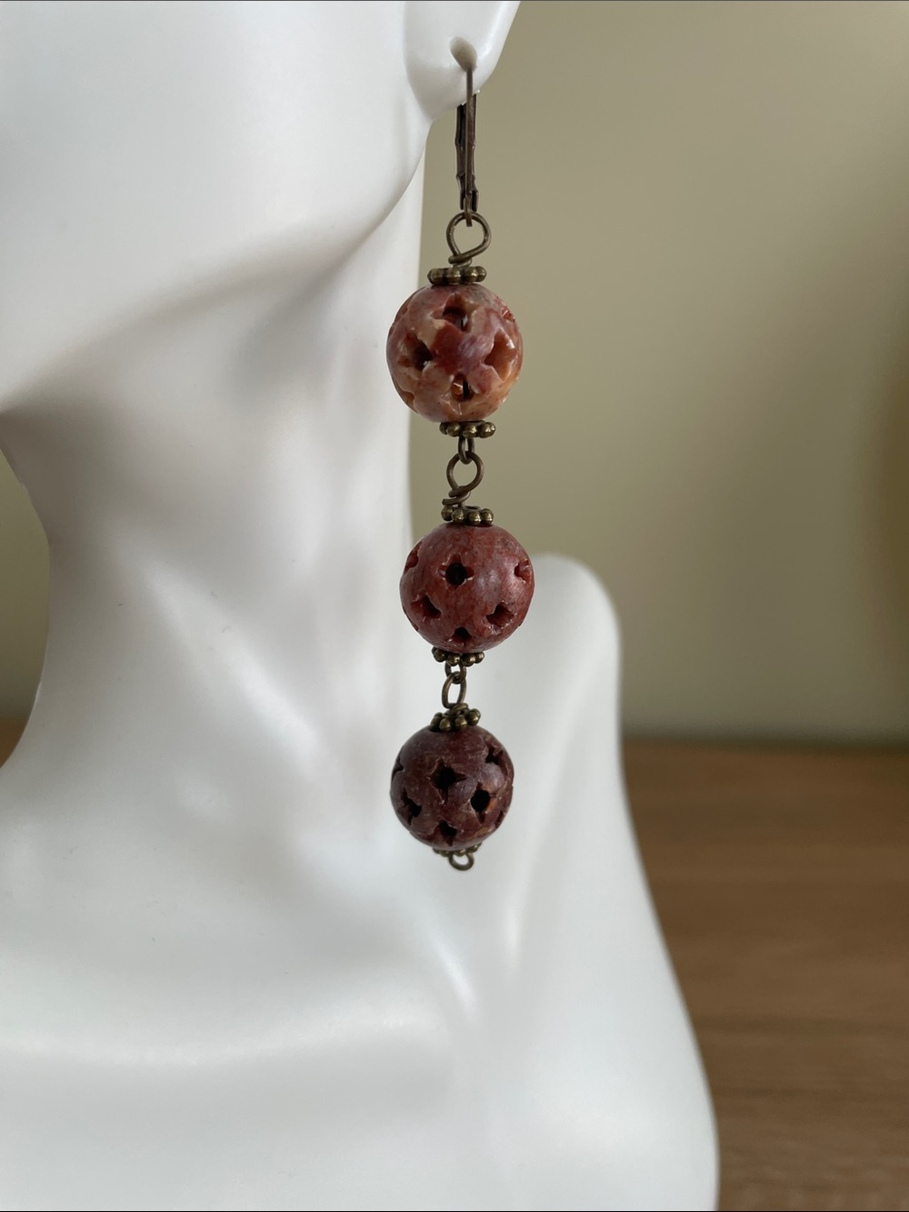 HAND CRAFTED CARVED SOAPSTONE TIERED BOHO BALL DROP DANGLE EARRINGS - Picture 4 of 12